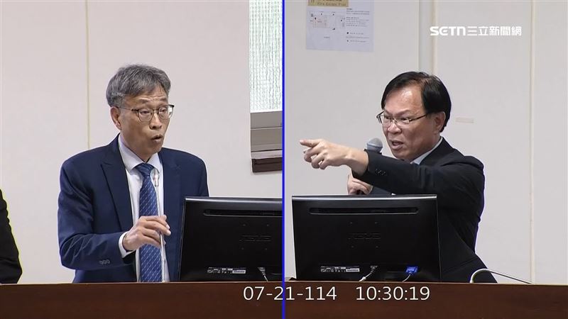 民眾黨立委張啓楷(右)質詢時,因農業災害救助金,與農業部長陳駿季(左)爆發口角