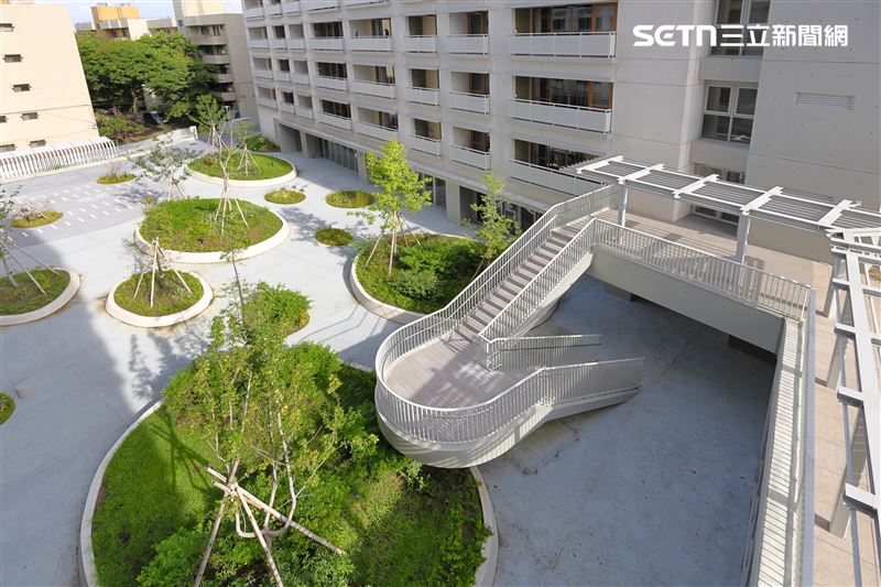 東寧學生宿舍中庭。(圖/成功大學提供)
