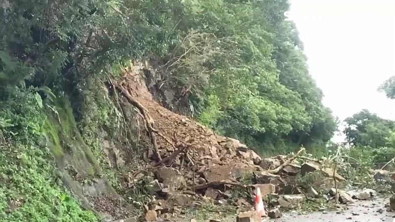 上午落石砸車2人傷　蘇花公路土石又坍塌