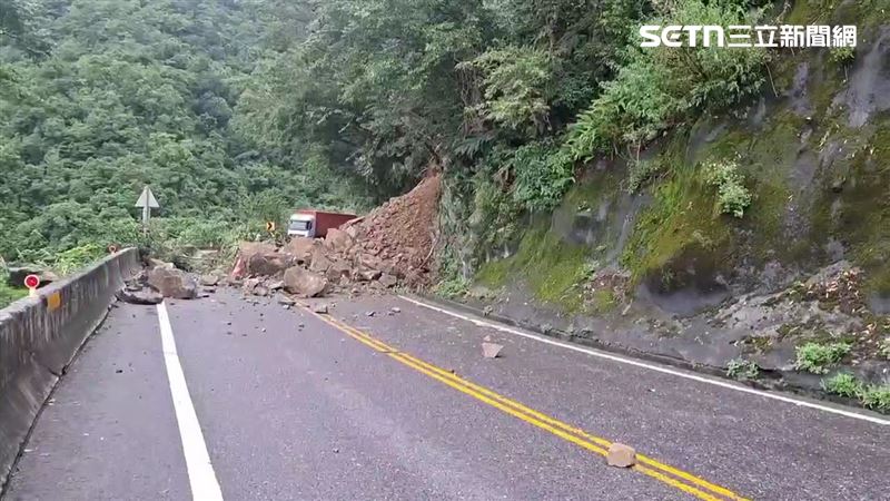 蘇花公路117公里處發生土石坍方意外。(圖/蘇花公路即時路況平台提供)