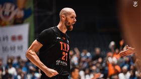 ▲領航猿與年度洋將伯朗續約2年。（圖／桃園璞園領航猿提供）