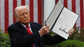 ▲對等關稅川普內心想法曝光？！逢甲大學講座教授佘日心，提出優化台灣談判方法，嘗試能爭取到更好條件。圖片描述。（圖／翻攝自川普臉書）