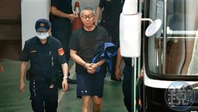 柯文哲羈押期限將滿，檢方認為他透過臉書等社群攻擊證人，堪稱「史上絕無僅有的壓迫司法手段」，建請法院續押。