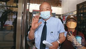 民眾黨在庭訊後，又製作哏圖提到「朱亞虎遭疲勞審問，只能配合咬柯」，根本與實情不符。