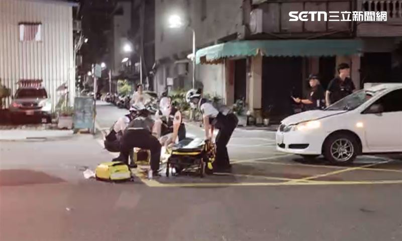 撞擊力道之大，白車擋風玻璃全碎，老翁送醫搶救無效身亡。（圖／翻攝畫面）