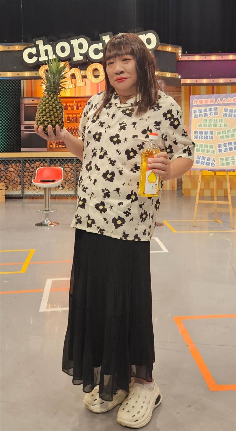 白雲扮紅姐。(圖/翻攝自臉書)