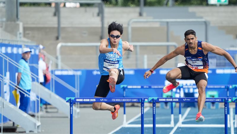 世大運男子400公尺跨欄預賽，陳建榮跑出50秒69、分組第4擇優晉級。（圖／大專體總提供）