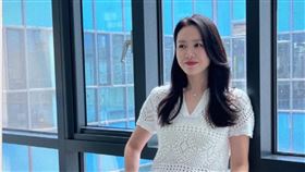 孫藝真近來多以旁分瀏海亮相。（圖／翻攝自IG）