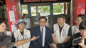 ▲童子賢到花蓮車掃挺罷免傅崐萁，並接受媒體聯訪。（圖／民眾提供）