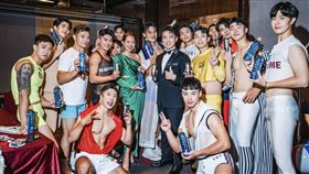 劉伊心（中）跟參賽者們合照。（圖／本人提供）