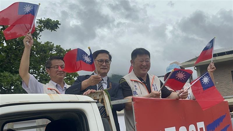 童子賢到花蓮車掃挺罷免傅崐萁。(圖/民眾提供)