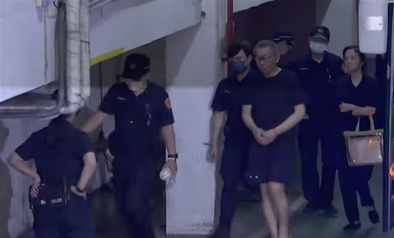 柯文哲抱怨自己被關在看守所內關得莫名其妙,已經換了7個室友。(圖/翻攝畫面)