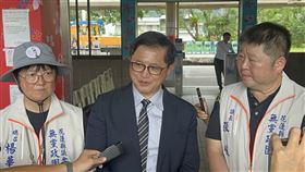 ▲童子賢到花蓮車掃挺罷免傅崐萁，並接受媒體聯訪。（圖／民眾提供）