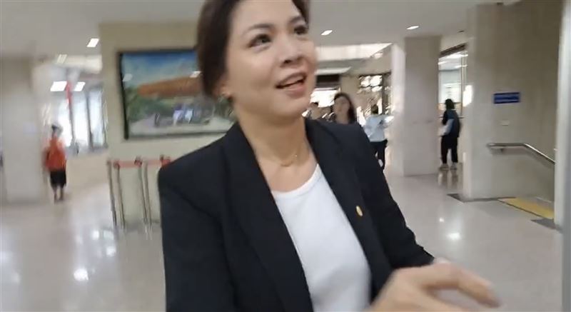 鍾沛君現身北檢出庭。（圖／翻攝畫面）