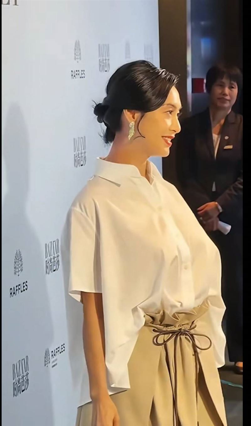朱茵被質疑「真空上陣」。(圖/翻攝自小紅書)
