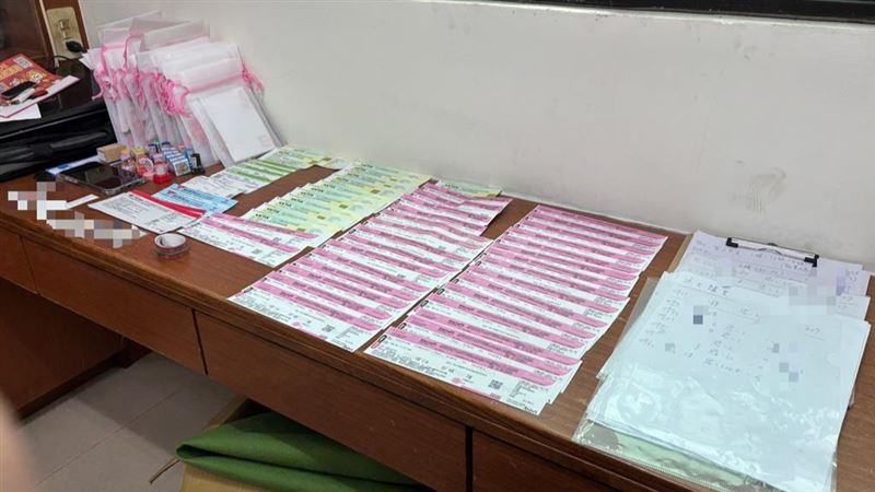 黃牛集團靠偽造身分證破解GD演唱會需要實名制購票所獲的的門票。(圖/翻攝畫面)