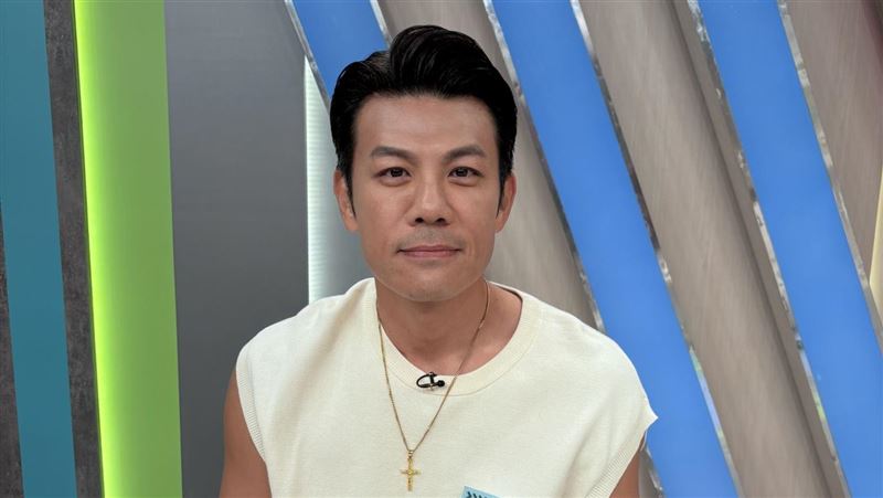 拿菜刀穿內褲躺浴缸　陳志強半夜失控離家