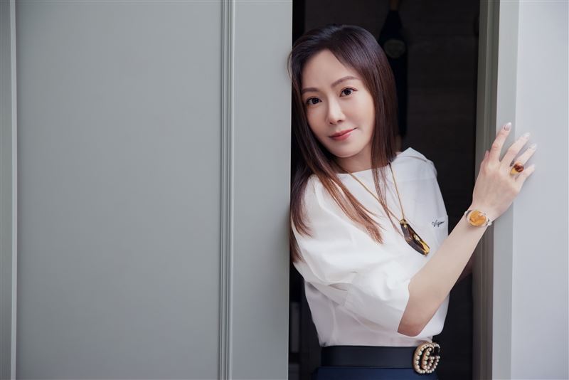 尹馨因拍鬼片磁場衰，靠琥珀辟邪。（圖／鏡藝宏海提供／服裝iROO提供）