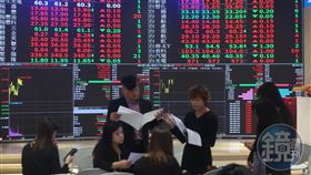 網友分享1年多來持續買進台股ETF的資產變化。（示意圖／鏡週刊）