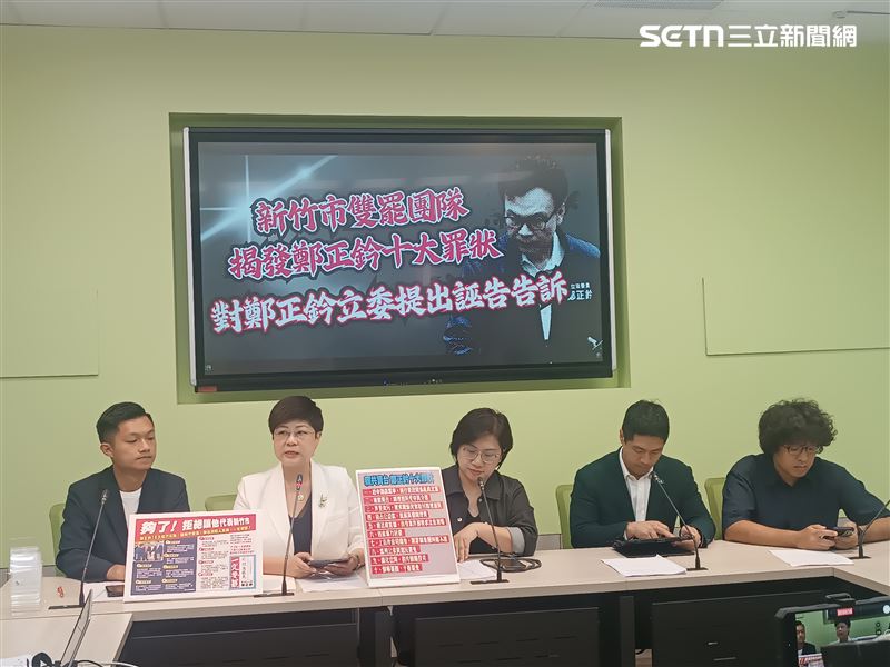 「新竹雙罷」發言人林志潔、領銜人戴振博等人今(22)日在民進黨立法院黨團召開記者會。(圖/記者盧素梅攝影)