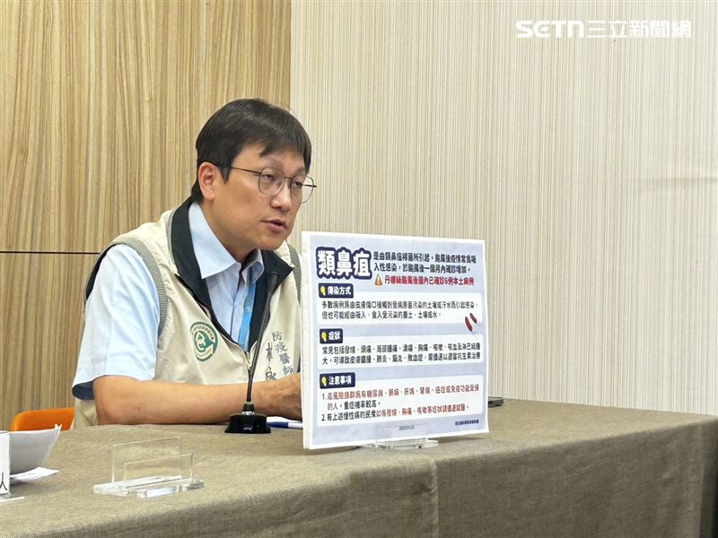 林詠青說明2名類鼻疽死亡個案。（圖／記者簡浩正攝影）