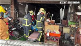 ▲宜蘭蘇澳透天厝發生火警，警消救出一對男女送醫。（圖／翻攝畫面）