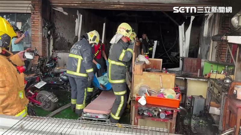 宜蘭蘇澳透天厝發生火警,警消救出一對男女送醫。(圖/翻攝畫面)
