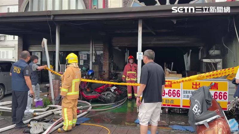 宜蘭蘇澳透天厝發生火警,警消救出一對男女送醫。(圖/翻攝畫面)
