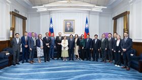 ▲總統賴清德22日接見「歐洲民主之盾特別委員會」訪團。（圖／翻攝自總統府官網）