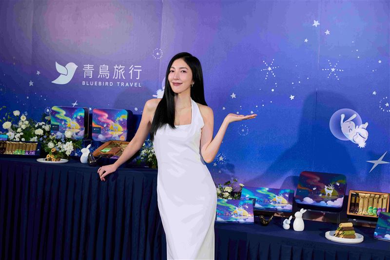楊謹華優雅現身青鳥旅行十週年記者會獻上最具質感的中秋祝福。(圖/品牌業者提供)