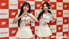 ▲中職36年例行賽，韓籍啦啦隊員朴恩惠、李素泳擔任小龍女特別佳賓。（圖／記者劉彥池攝影）