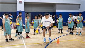 海神攜手遠雄再回饋基層，激勵籃球小將潛力綻放。（圖／遠雄文教公益基金會提供）