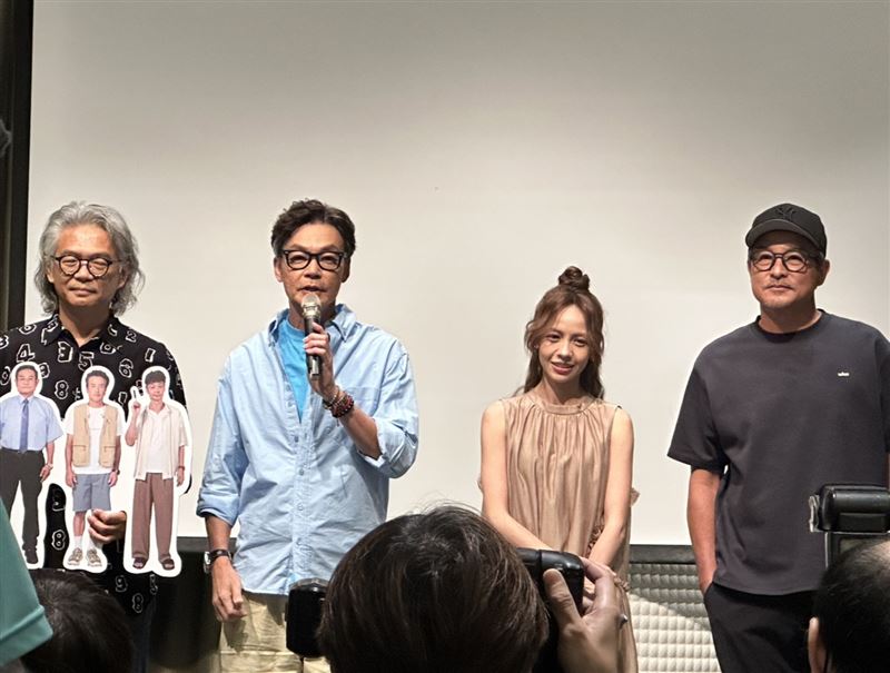 電影《NO GOOD！歐吉桑》殺青記者會，導演張清峰（左起）與主演李國煌、黃姵嘉、李銘順一同出席。（圖／記者王培驊攝影）