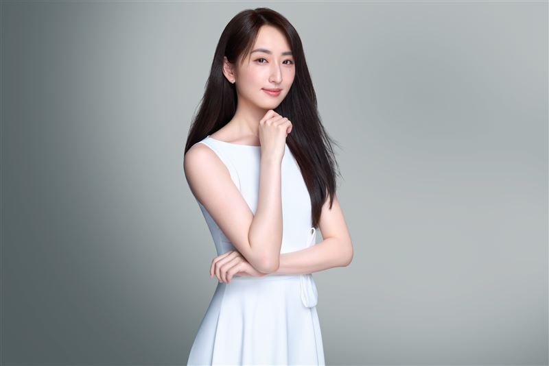 2025最仙代言人柯佳嬿,清新亮麗展現自信晶亮力。(圖/品牌提供)