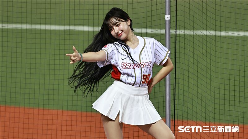 韓籍啦啦隊員朴恩惠客座小龍女。(圖/記者劉彥池攝影)