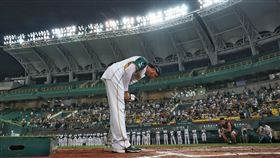 ▲魔鷹賽後和球迷對話。（圖／台鋼雄鷹提供） 