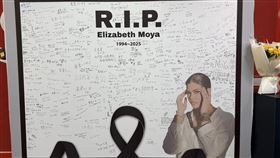 魔鷹妻子逝世　球迷鼓勵寫滿留言板中華職棒台鋼雄鷹隊洋砲魔鷹（Steven Moya）妻子日前搭機到台灣，在機上身體嚴重不適，落地送醫搶救不治。魔鷹22日仍正常出賽，雄鷹隊特別在球場設立留言板，球迷留下滿滿加油字句。（台鋼雄鷹提供）中央社記者謝靜雯傳真　114年7月22日