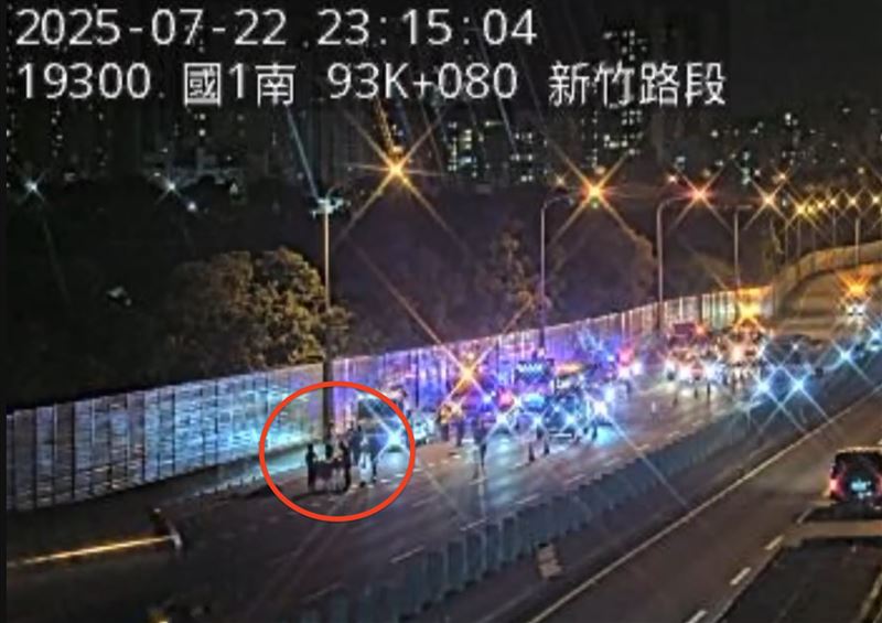 張男已經明顯死亡、未送醫,由殯葬業者後續作業。(圖/翻攝畫面)