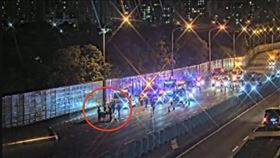 死者,殯葬,死者,國道1號,駕駛,自撞,輾斃（圖／翻攝畫面）