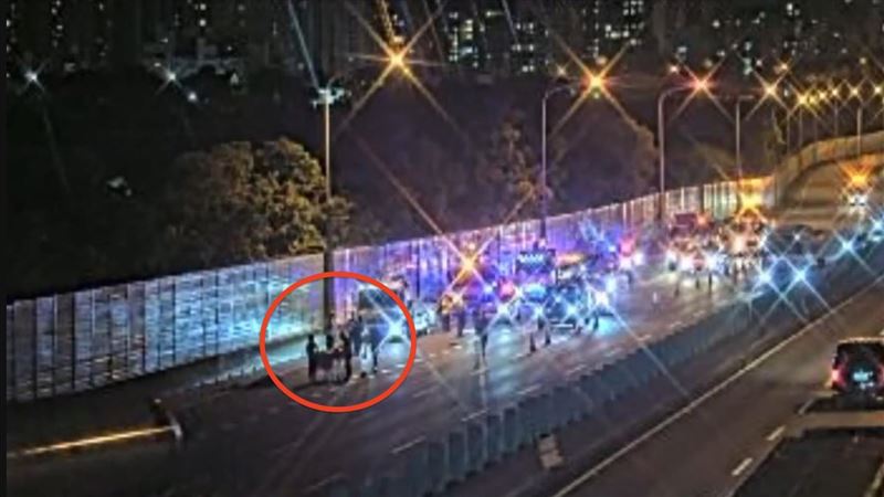 疑自撞下車8車輾斃…國道「搬屍」畫面曝