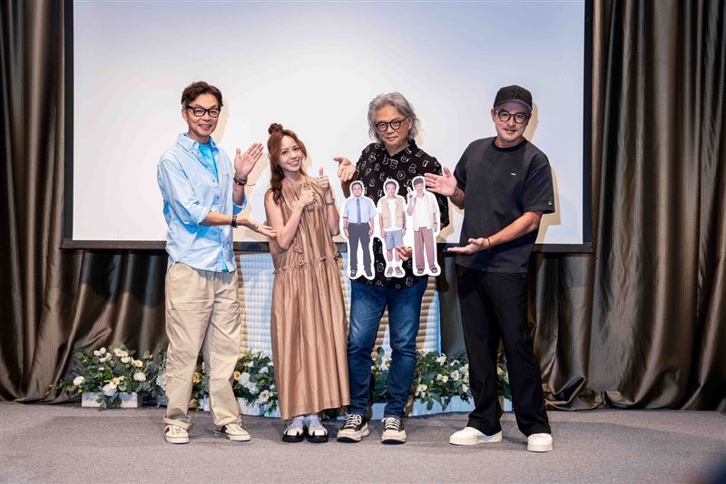 《NO GOOD!歐吉桑》演員李國煌(左起)、黃姵嘉、導演張清峰、李銘順。(圖/華映娛樂提供)