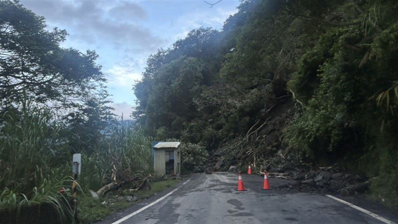 台東縣海端鄉台20線170K+600利稻路段，今天（23日）清晨傳出坍方。（圖／公路總局提供）