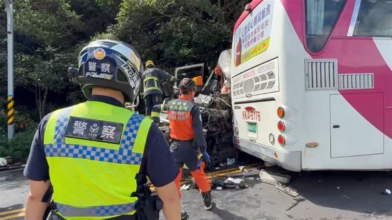 砂石車碰撞國光客運！15人輕重傷名單曝光