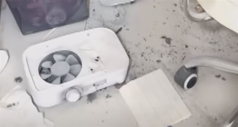粉塵機疑似使用不同品牌的電線，導致電壓不穩起火。（圖／翻攝畫面）