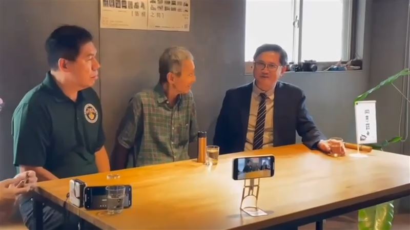 和碩董事長童子賢爆料,曾捐款到花蓮賑災,受災單位竟遭威脅「不准接受台北來的人直接幫助你」。(圖/曙光花蓮提供)