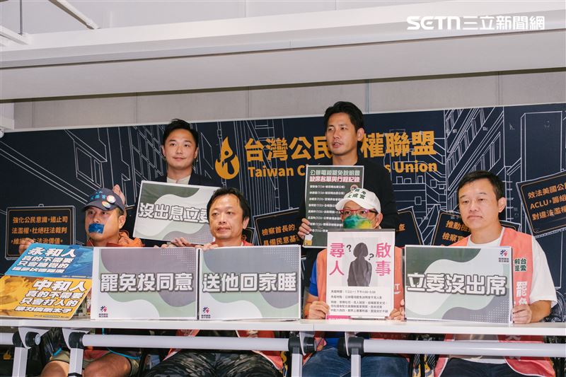 罷團與彭俊豪、許家睿揭露,缺席罷免說明會的藍委不是跑公祭就是在餐會。(圖/記者楊士誼攝影)