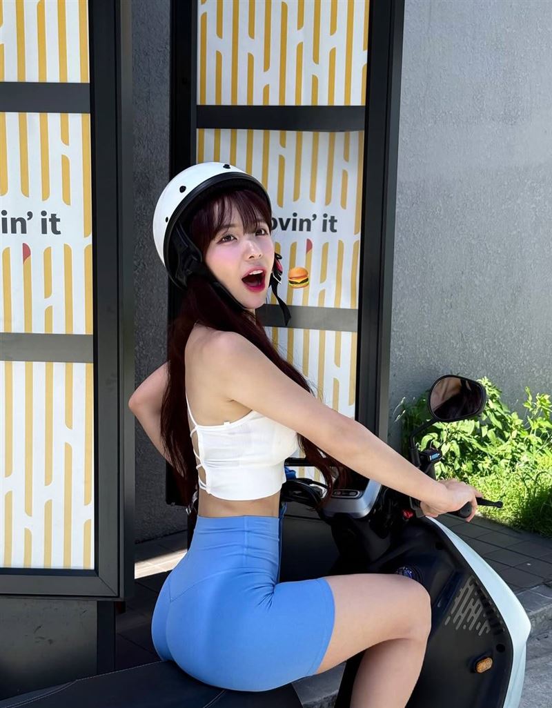 李多慧騎車辣翻一票網友。(圖/翻攝自李多慧IG)