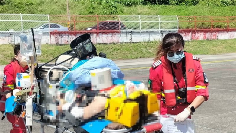 驚悚過程全被同行的丈夫親眼目擊,並陪同妻子送醫。(圖/空勤總隊提供)