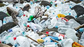 根據RE-THINK調查，寶特瓶仍為海灘食品包裝垃圾的最大宗，尤以北部地區最多。（圖／RE-THINK提供） 