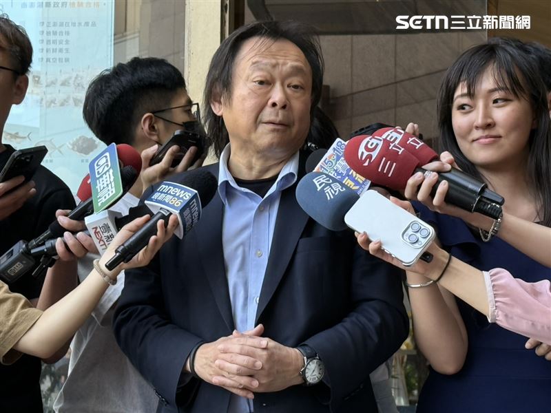 民進黨立委王世堅出席中常會前受訪。（圖／記者劉秀敏攝影）